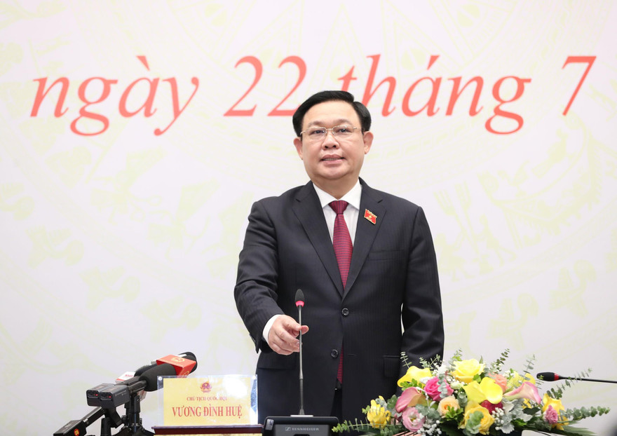 Chủ tịch Quốc hội Vương Đình Huệ tại buổi gặp mặt báo chí. Ảnh PV