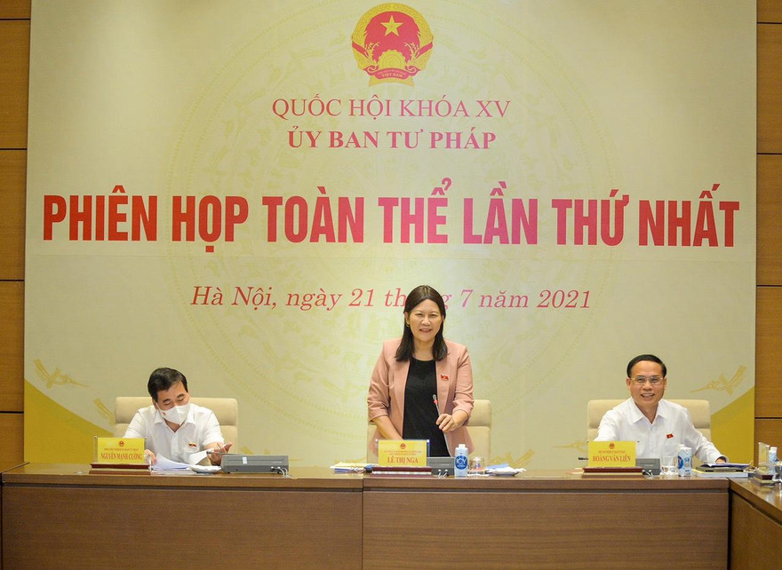 Chủ nhiệm Uỷ ban Tư pháp Lê Thị Nga chủ trì phiên họp toàn thể lần thứ nhất