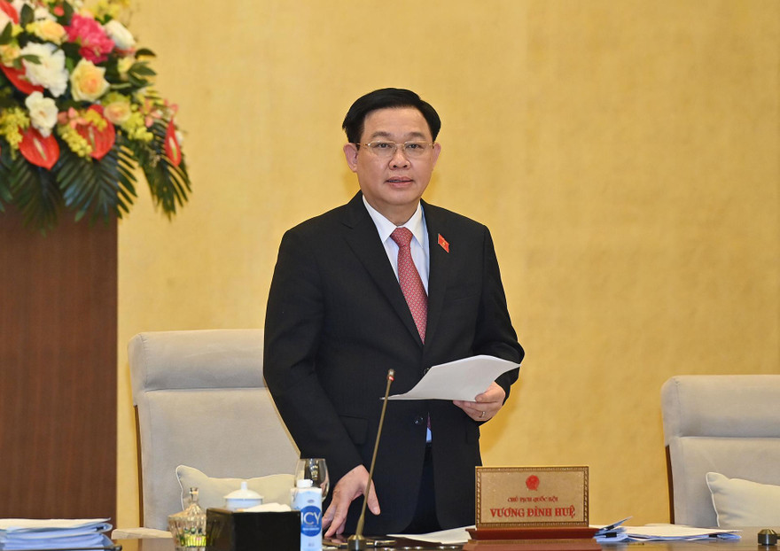 Chủ tịch Quốc hội Vương Đình Huệ phát biểu tại phiên họp. Ảnh Như Ý