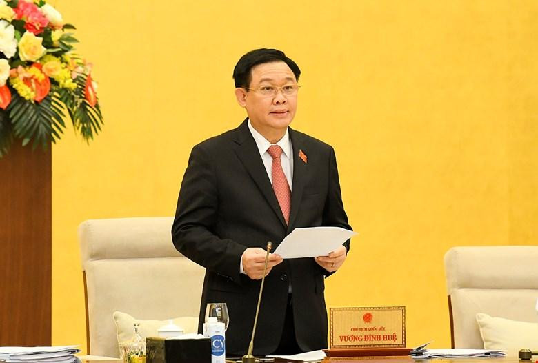 Chủ tịch Quốc hội Vương Đình Huệ phát biểu tại phiên họp Uỷ ban Thường vụ. Ảnh QH