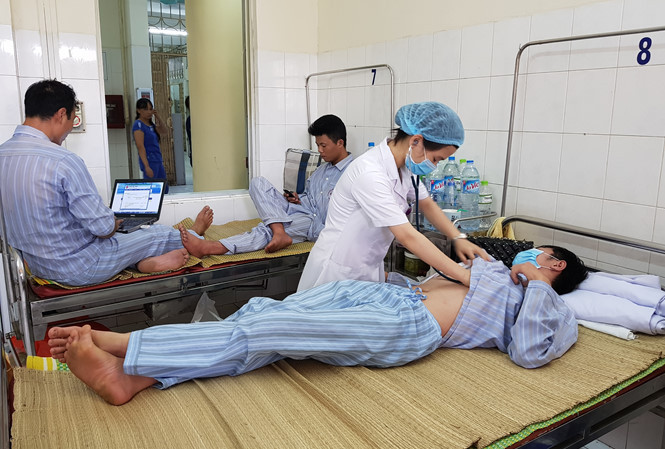 Điều trị cho bệnh nhân bị sốt xuất huyết tại BV Nhiệt đới TƯ