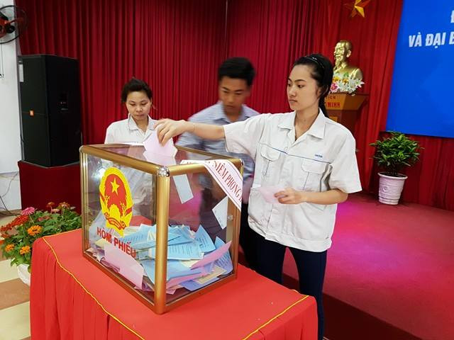 Cử tri đi bầu cử ngày 22/5. Ảnh TP