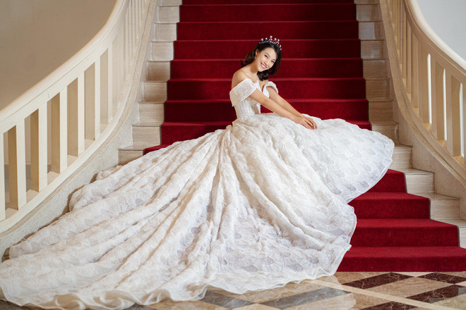 MC Hoàng Oanh hé lộ ảnh cưới, úp mở về chú rể