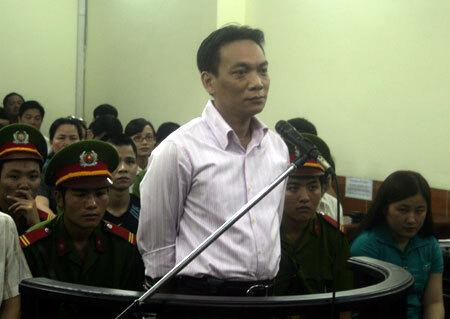 Ông Nguyễn Đại Dương tại phiên toà xử vụ án liên quan Vũ trường Newcentury (Hà Nội) vào năm 2009