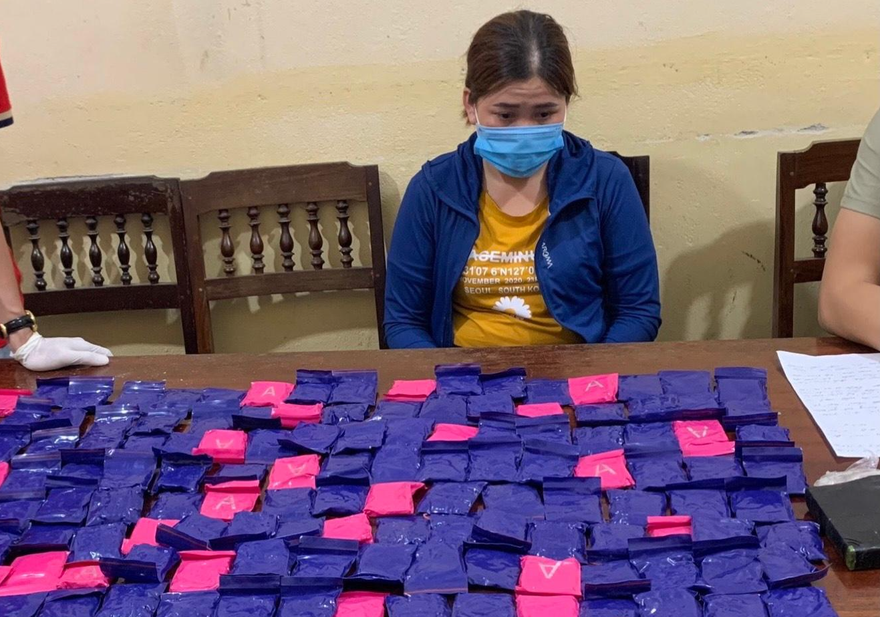Cặp bồ với trùm ma túy, người phụ nữ nhận vận chuyển 42.000 viên thuốc lắc