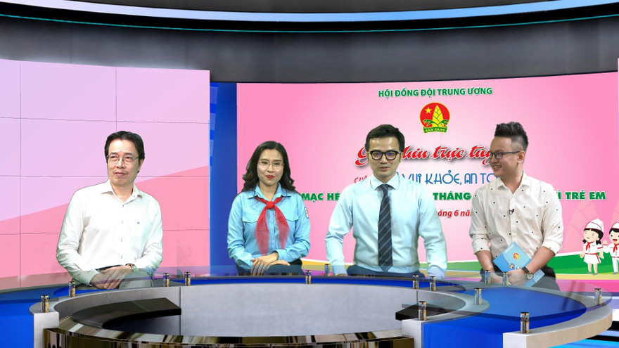 Các đại biểu giao lưu tại chương trình