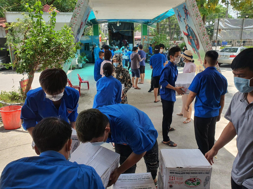 Các tình nguyện viên Bắc Giang triển khai nhiều hoạt động hỗ trợ nhân dân chống dịch