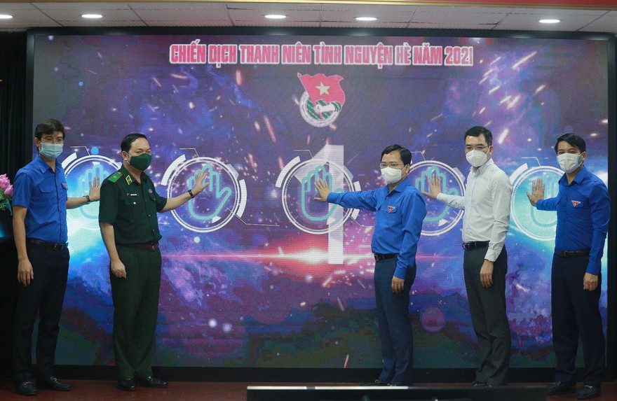 Ban tổ chức phát động Chiến dịch Thanh niên tình nguyện hè năm 2021. Ảnh: Bảo Anh