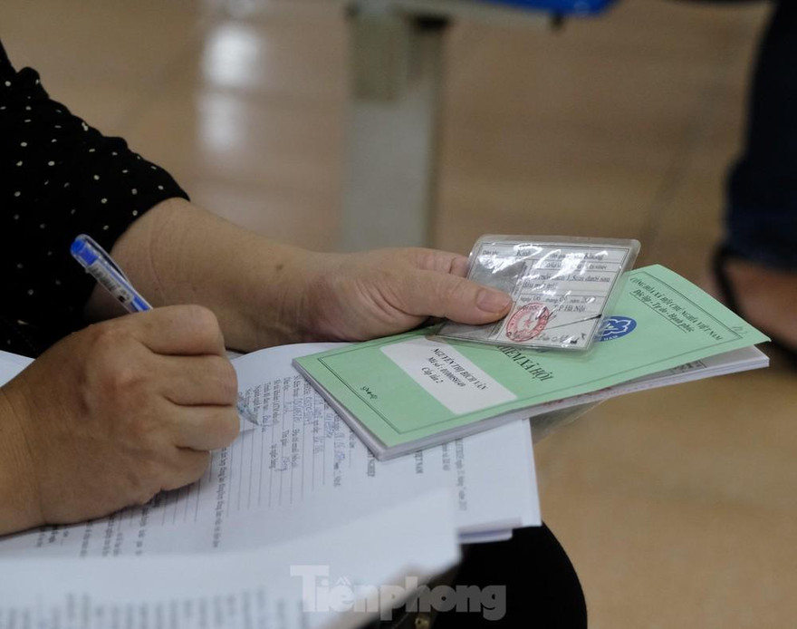 Chế độ của người lao động vẫn được đảm bảo khi doanh nghiệp tạm dừng đóng BHXH do dịch COVID-19. Ảnh minh hoạ.