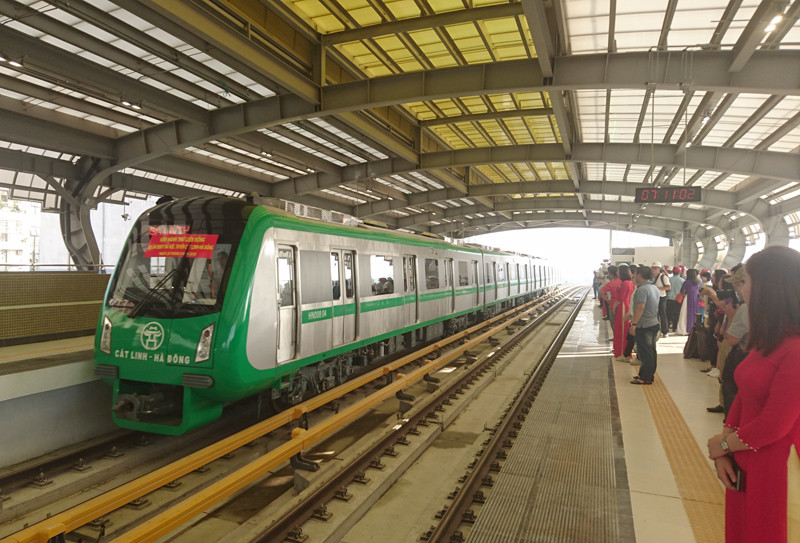 Hà Nội đang nghiên cứu các phương án để điều chỉnh các tuyến xe buýt nhằm liên thông với đường sắt Cát Linh - Hà Đông.