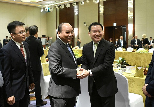 Thủ tướng gặp gỡ lãnh đạo các tập đoàn toàn cầu. Ảnh: Như Ý