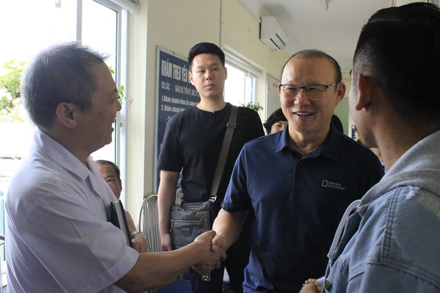 HLV Park Hang Seo đi kiểm tra sức khoẻ tại bệnh viện E Trung ương.