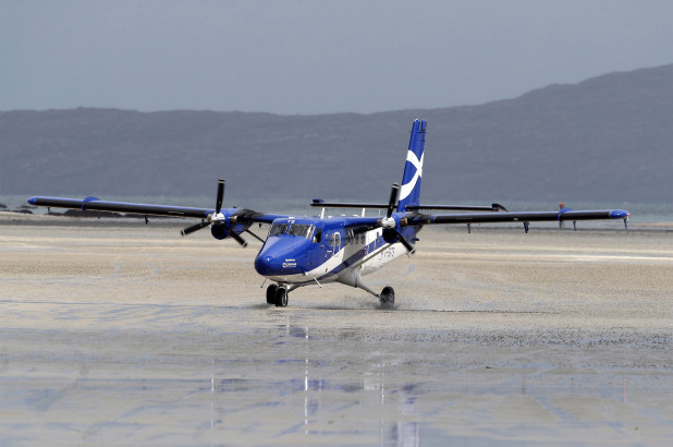 Bay từ đảo Westray tới đảo Papa Westray, thuộc quần đảo Orkney phía bắc nước Anh chỉ mất có một phút rưỡi. 