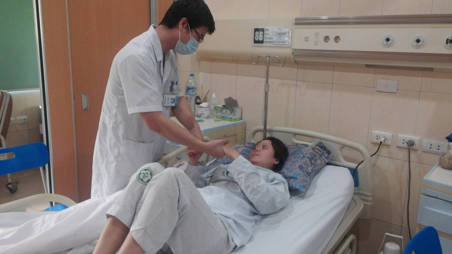 Ngày điều trị thứ 8, bệnh nhân B.T.K.P. hoàn toàn tỉnh táo, không còn bất cứ dấu hiệu liệt nào