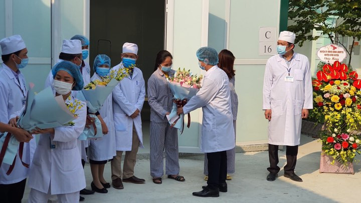 Hai bệnh nhân mắc Covid -19 đầu tiên được điều trị khỏi tại y tế tuyến huyện 