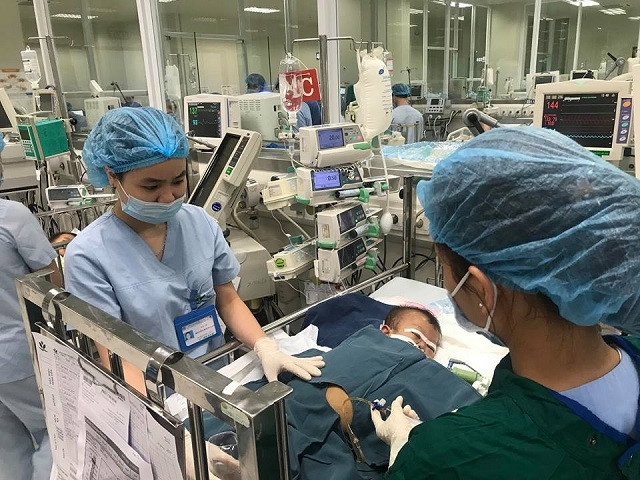 Chăm sóc cho trẻ tại BV Nhi Trung ương