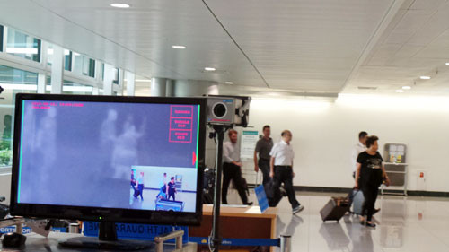 TPHCM ráo riết truy tìm hành trên trên 3 chuyến bay có người nhiễm Covid-19