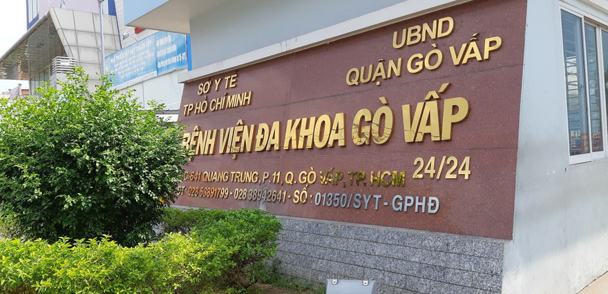 Tạm đình chỉ giám đốc bệnh viện nghi gom khẩu trang bán giá cao