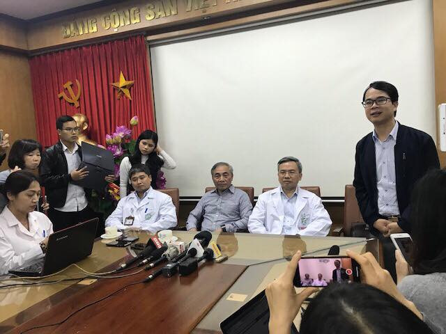 BS Nguyễn Hồng Phong xin lỗi về các phát ngôn tại chùa Ba Vàng của mình. Ảnh: Thái Hà