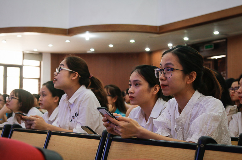 Việc học ngoại ngữ với bạn trẻ Việt Nam vô cùng cần thiết trong giai đoạn hội nhập quốc tế, bước vào kỷ nguyên 4.0 như hiện nay.