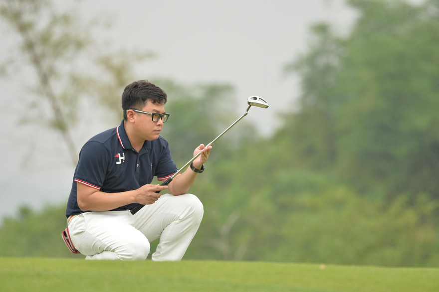 Gương mặt trẻ Việt Nam tiêu biểu năm 2020 Nguyễn Trung Đức trên sân golf