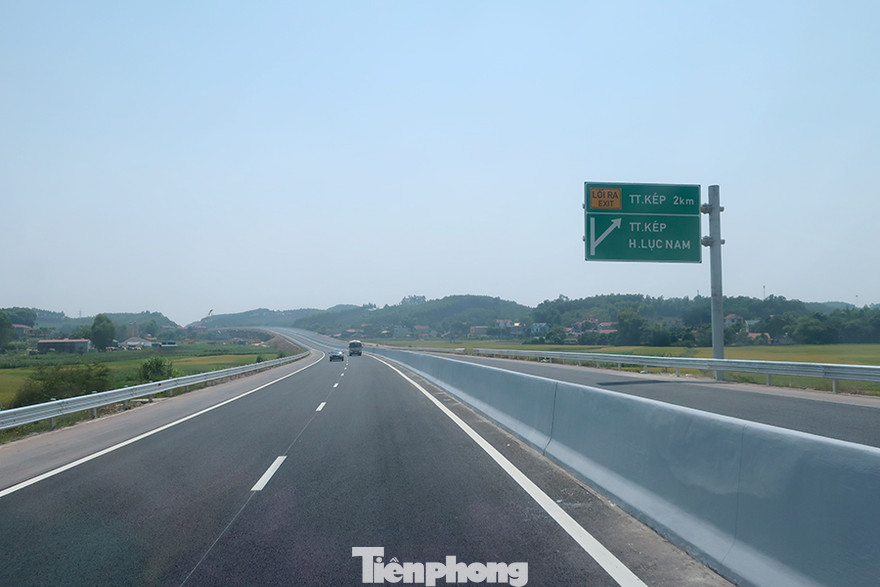 Với cao tốc Bắc Giang - Lạng Sơn, thời gian đi lại giữa Hà Nội - Lạng Sơn rút ngắn còn 2 tiếng 30 phút.