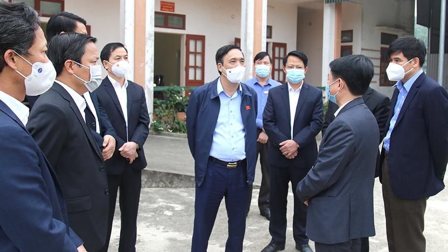 Đoàn ĐBQH tỉnh Phú Thọ giám sát thực tế tại địa phương. Ảnh Báo Phú Thọ 