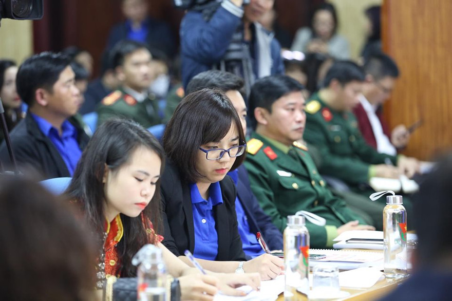 Đông đảo sinh viên, đảng viên trẻ tiêu biểu tha gia Diễn đàn "Tuổi trẻ Việt Nam sắt son niềm tin với Đảng". Ảnh: Bảo Anh