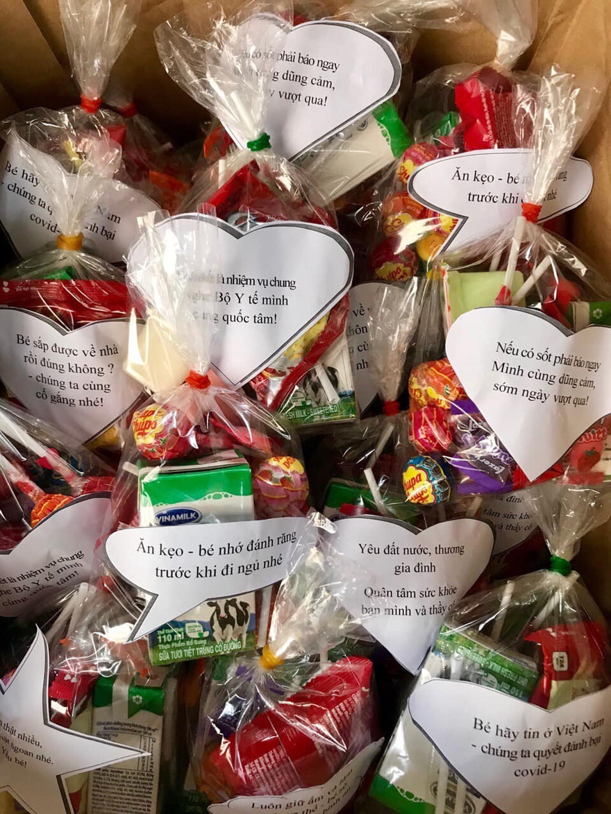 Những món quà được cán bộ Ban Tuyên giáo tỉnh Đoàn Nghệ An gói ghém cẩn thận cùng những lời nhắn tràn ngập yêu thương. 