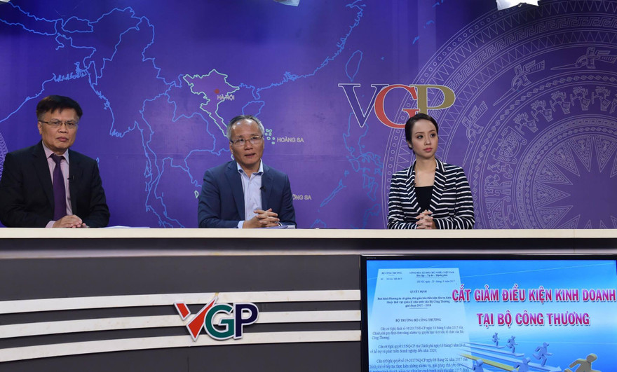 Các khách mời tại buổi tọa đàm