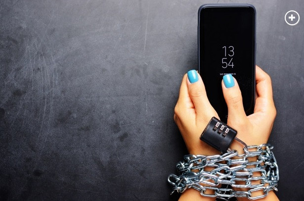 Điện thoại càng thông minh thì con người càng trở thành "nô lệ" của nó.