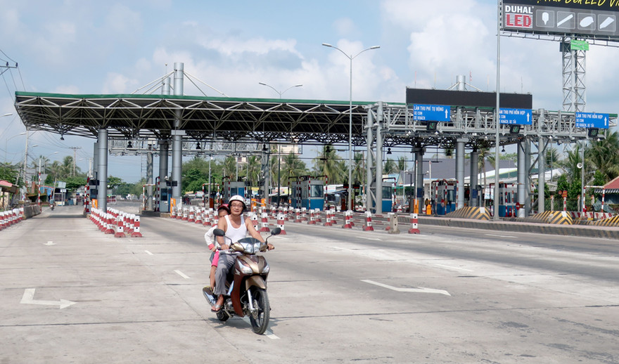 Trạm thu phí BOT Cai Lậy phải dừng thu phí từ năm 2017 tới nay do bị tài xế phản đối.