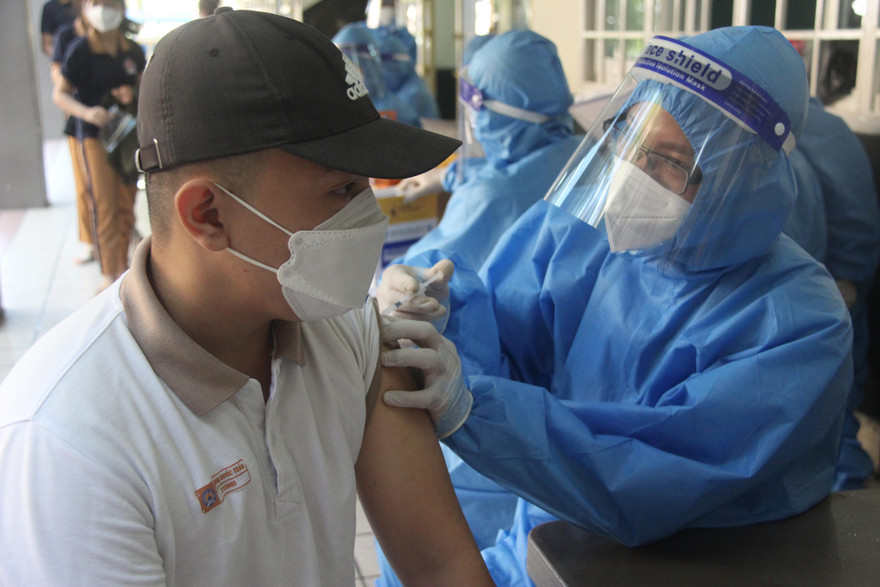 Ngày đầu tiên Đồng Nai tiêm vắc xin cho trẻ em