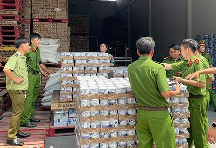  Phát hiện hai kho hàng chứa hàng ngàn sản phẩm nhập lậu 