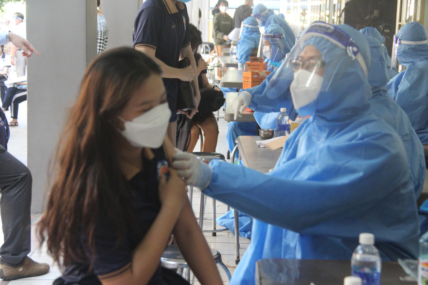 Triển khai tiêm vắc xin liều tăng cường cho lực lượng tuyến đầu tại Đồng Nai