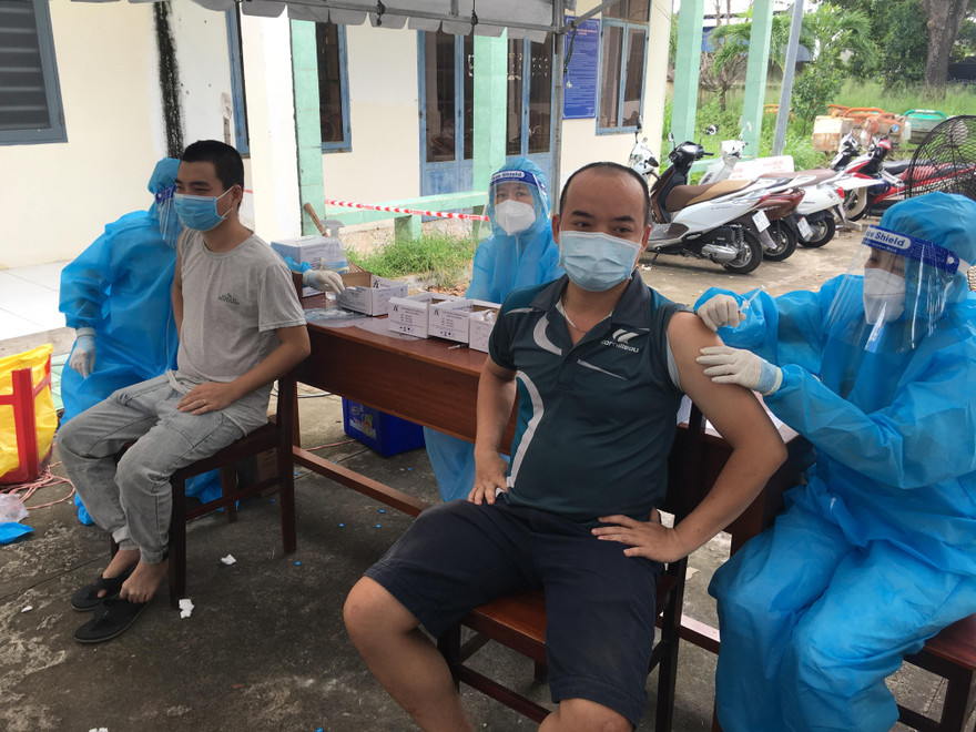 Người dân Đồng Nai nói gì khi được tiêm vắc xin của Sinopharm?