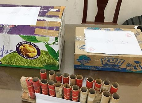 Bị khởi tố vì lên mạng học chế pháo hoa bằng thuốc nổ, mang ra đường đốt thử 