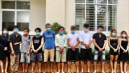  Quán karaoke đón hàng chục dân chơi 'bay lắc' giữa mùa dịch