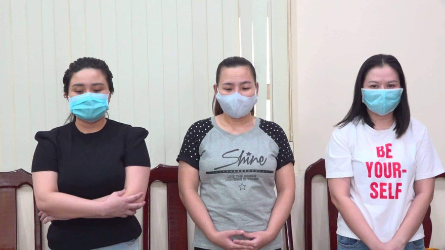 Nhóm ‘nữ quái’ lập phòng công chứng giả để lừa bán đất