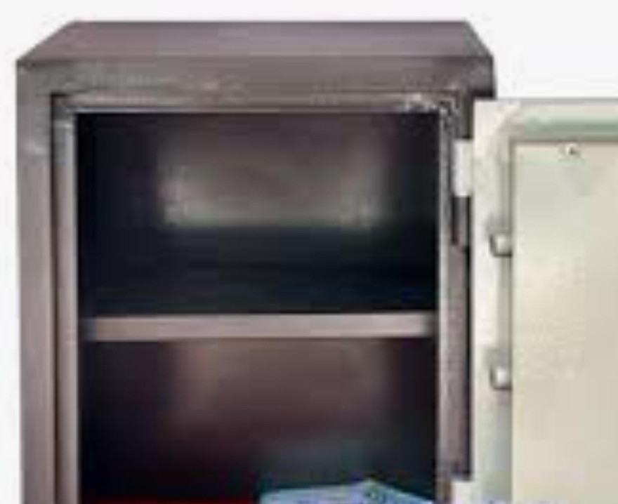 Đục két sắt phòng giám đốc, trộm tiền tỷ