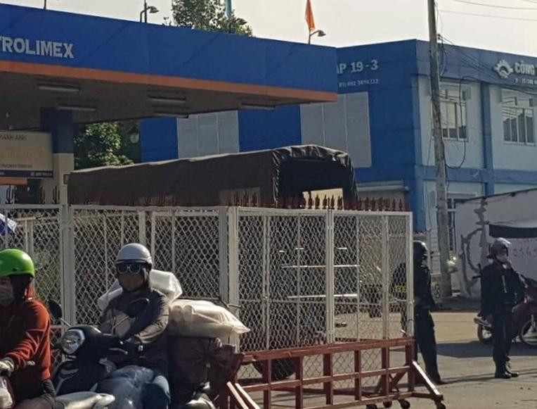 Cảnh sát bao vây cây xăng, bắt chủ doanh nghiệp liên quan đường dây buôn lậu 