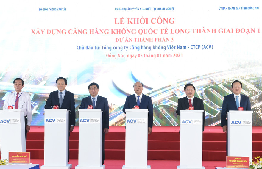 Thủ tướng bấm nút khởi công xây dựng Cảng hàng không quốc tế Long Thành giai đoạn 1 – dự án thành phần 3. Ảnh VGP/Quang Hiếu
