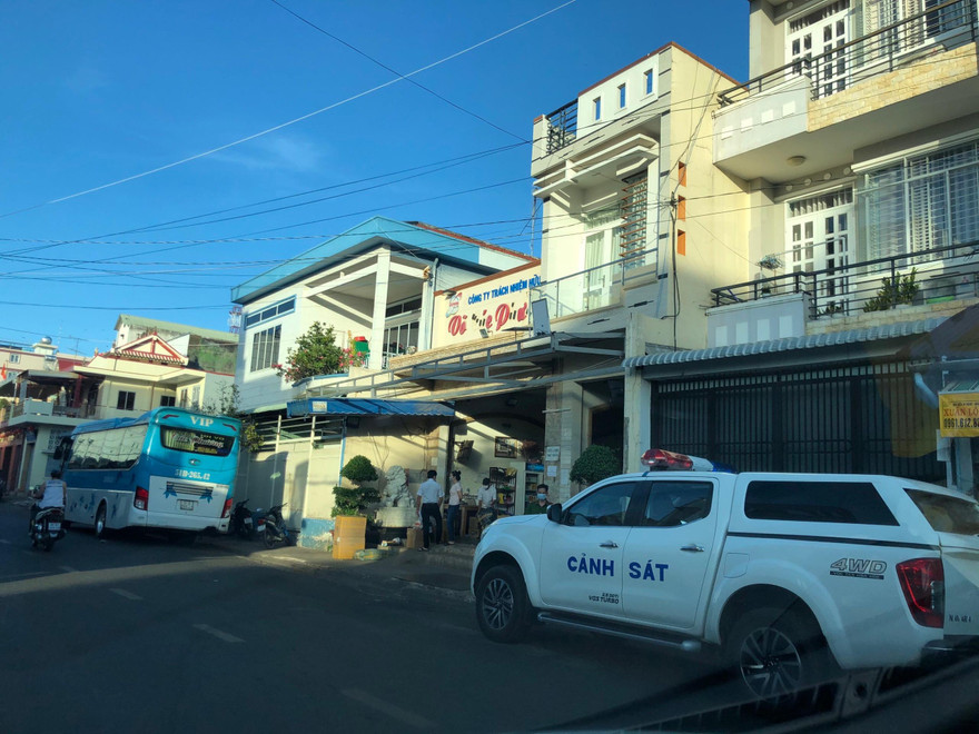  Cách ly 12 cán bộ liên quan đến nữ quản lý quán bar mắc COVID-19