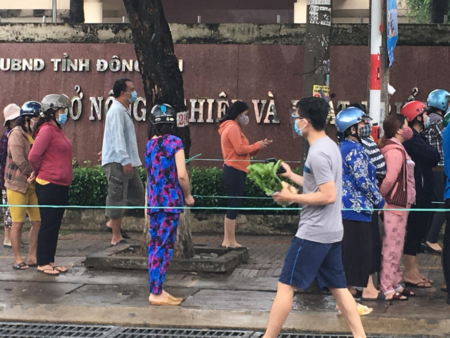 Hỗ trợ 10 tấn thực phẩm cho người dân TPHCM 