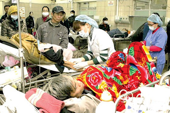 Các BV tại Hà Nội tích cực triển khai nhiều biện pháp chống rét cho người bệnh.