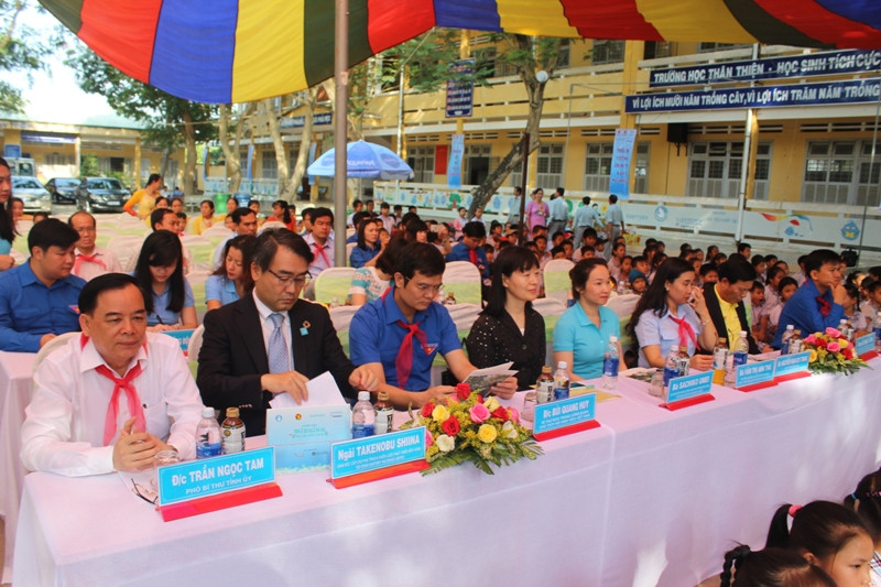 Các đại biểu tham gia lễ tổng kết chương trình "Mizuiku - Em yêu nước sạch" năm 2018