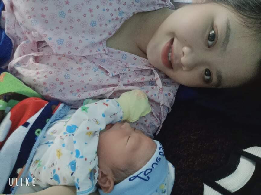 Mẹ con Hương Lan hạnh phúc bên nhau. Ảnh: Nhân vật cung cấp