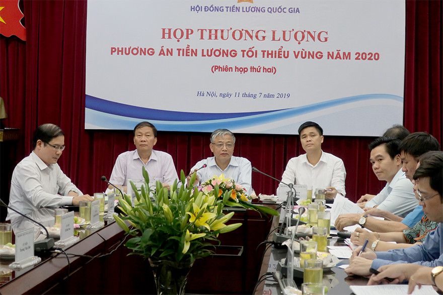 Hội đồng Tiền lương Quốc gia họp phiên thứ 2 bàn tăng lương tối thiểu cho năm tới. 