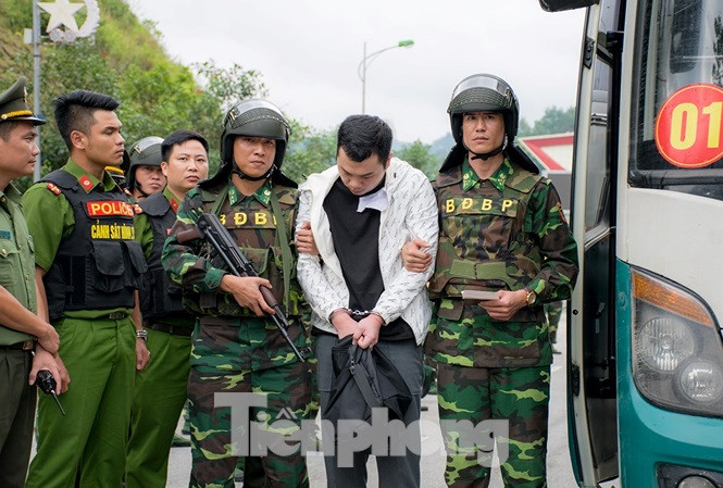 Cơ quan công an gặp nhiều khó khăn trong việc huy động phiên dịch viên vì đối tượng đánh bạc người Trung Quốc lên đến gần 400 người