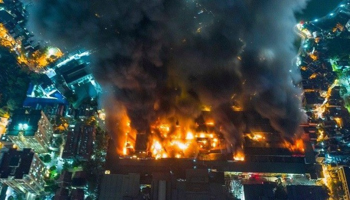 Chủ tịch Hà Nội yêu cầu tẩy độc, khẩn trương di dời nhà máy Rạng Đông sau vụ cháy